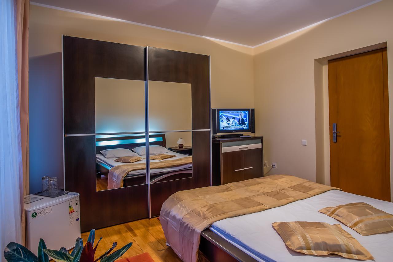 Hotel Maria Радівці Екстер'єр фото